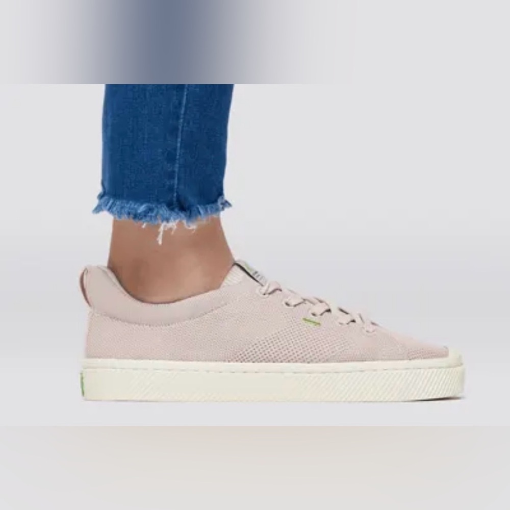 Cariuma IBI low knit light pink sneakers w/ cork insoles